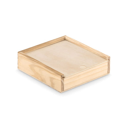 Carti si zaruri in cutie