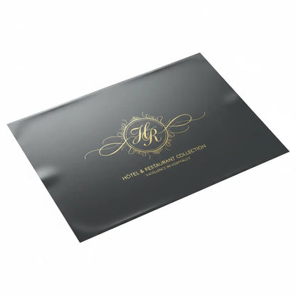 Suporturi de farfurii premium plastifiate pentru terase și restaurante elegante.