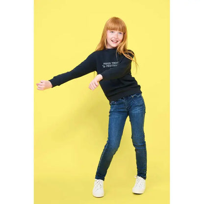 Bluză neagră cu mâneci lungi kids supreme 280g cu text alb food truck festival pe piept