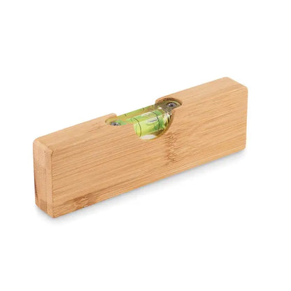 Nivela din bambus deschis maro cu bula de aer verde si suruburi argintii si deschizator de sticle integrat