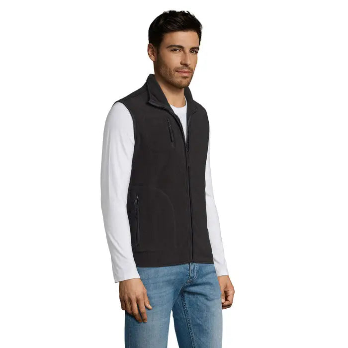 Vesta fleece norvegia unisex neagra cu fermoar, doua buzunare laterale si guler, din material fleece moale