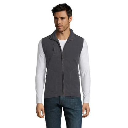 Vesta fleece norvegia unisex gri închis cu fermoar frontal și buzunare laterale din material fleece