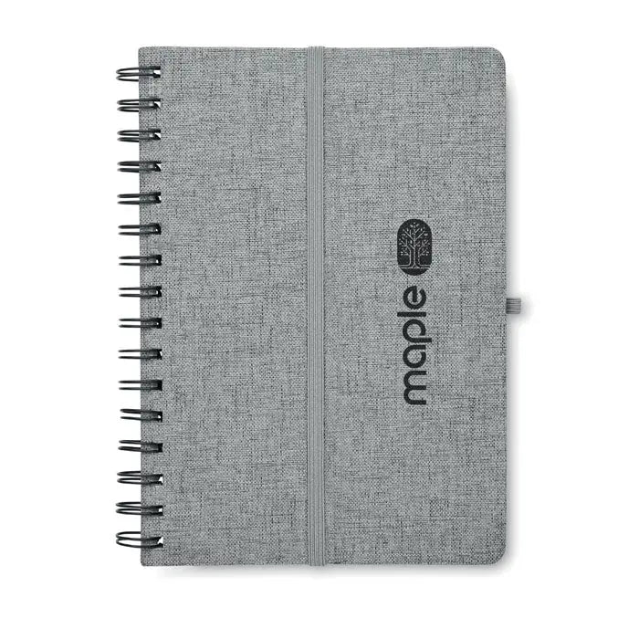 Notebook a5 cu suport pentru telefon gri texturat cu spirală și elastic subtil cu cuvântul maple imprimat negru