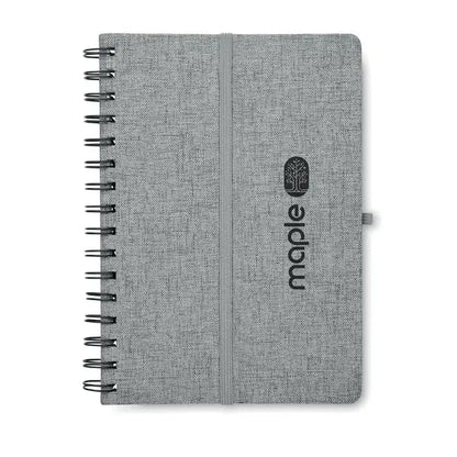 Notebook a5 cu suport pentru telefon gri texturat cu spirală și elastic subtil cu cuvântul maple imprimat negru
