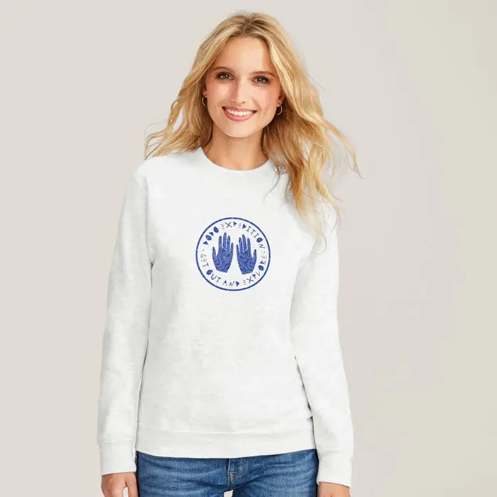 Hanorac unisex noua supreme alb cu grafică circulară albastră și mâini pe piept