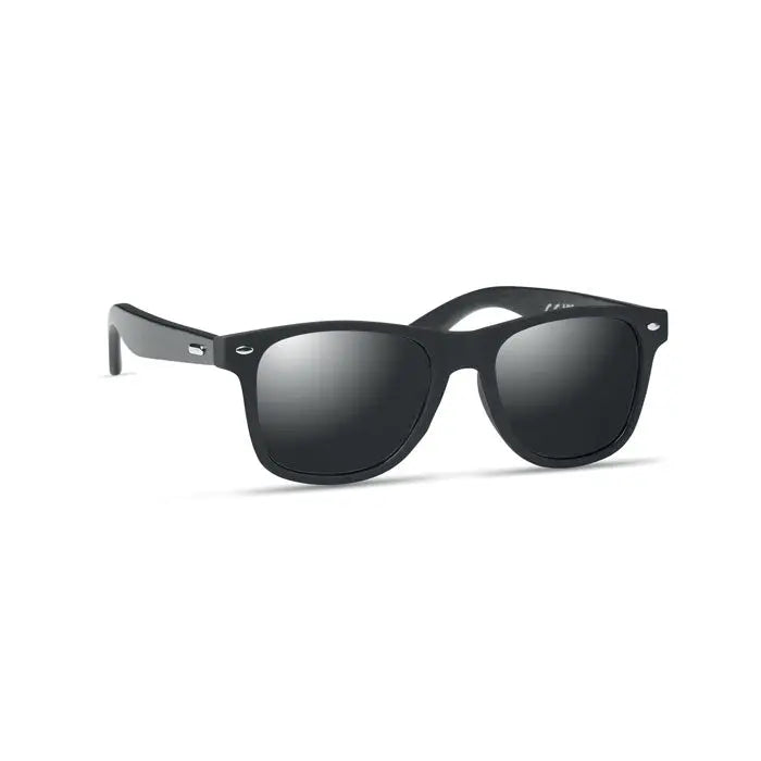 Ochelari de soare negri cu lentile gri degrade si rame mate din bambus pentru protectie UV moderna