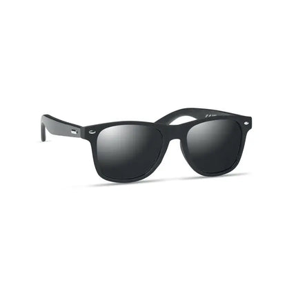 Ochelari de soare negri cu lentile gri degrade si rame mate din bambus pentru protectie UV moderna
