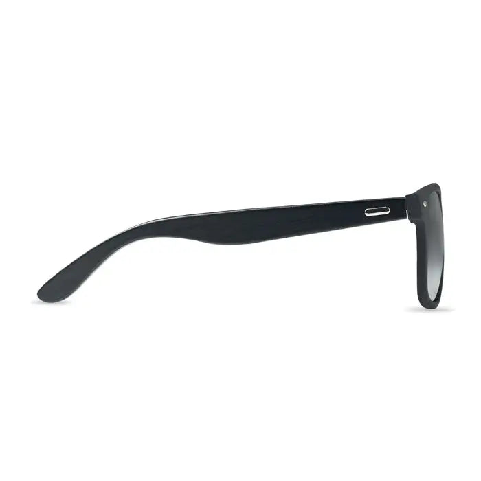 Ochelari de soare cu rame negre, brate din bambus si lentile gradient, design modern si elegant