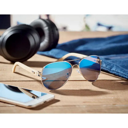 Ochelari de soare aviator din bambus cu ramă în tonuri deschise și lentile albastre reflectorizante în husă