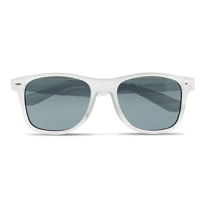 Ochelari de soare din rpet cu rama alba si lentile gri degrade, ideali pentru protectie UV si stil modern