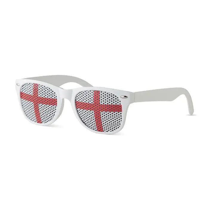 Ochelari de soare albi din plastic cu model steagul Angliei rosu si alb pe lentile perforate