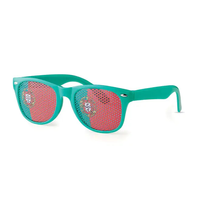 Ochelari de soare tara cu rame teal si lentile rosii tip plasa, decorati cu stema portugheza aurie si alba