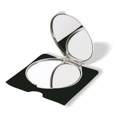Oglinda de machiaj compacta cu rama argintie si doua suprafete reflectorizante de dimensiuni diferite