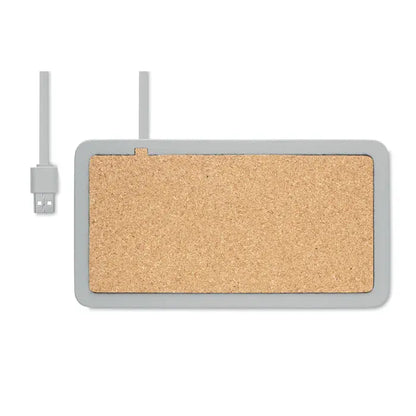 Organizator de incarcare fara fir 5w cu rama gri si suprafata placuta din pluta cu doua cabluri usb gri atasate
