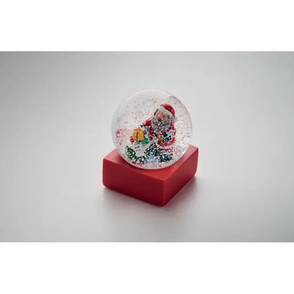Ornament de sticla cu bile de zapada cu baza rosie din plastic si mos craciun miniatural in glob transparent