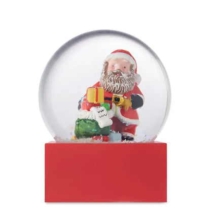 Ornament de sticla cu bile de zapada cu baza rosie din plastic si glob de sticla transparent cu mos craciun si cadouri
