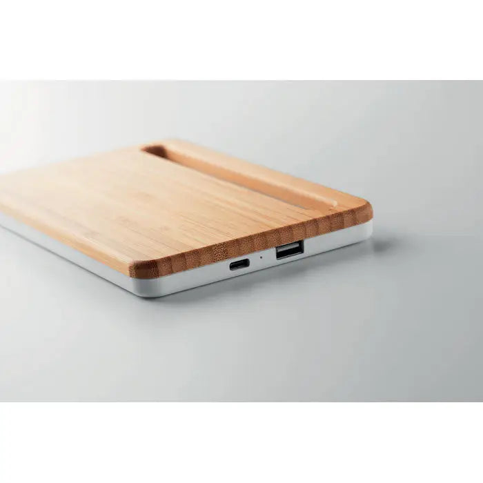 Pad de incarcare wireless 5w dreptunghiular din bambus si plastic alb cu porturi usb-c si micro-usb integrate