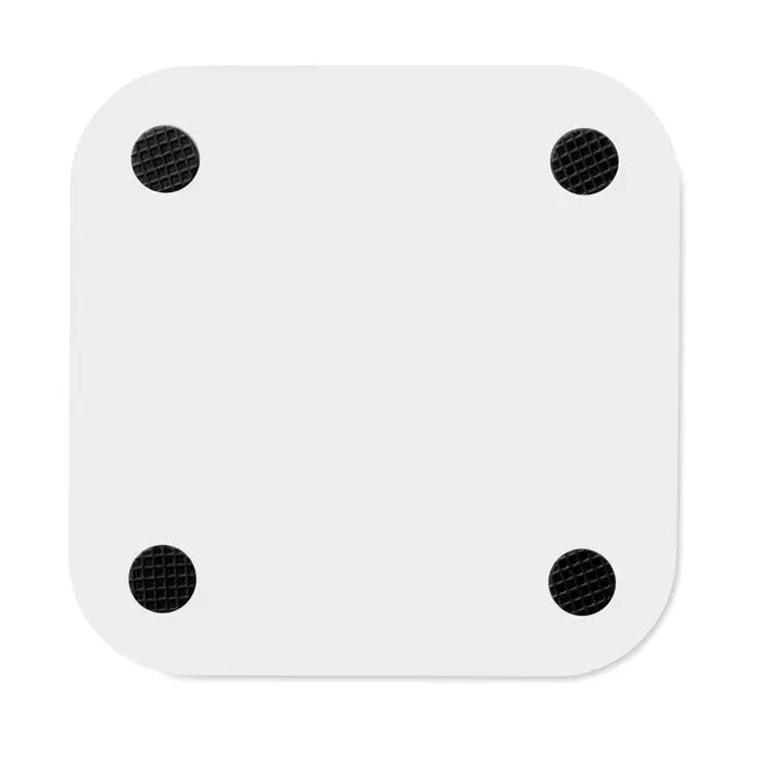 Pad de incarcare wireless 5w alb dreptunghiular cu colturi rotunjite si patru pad-uri aderente negre texturate