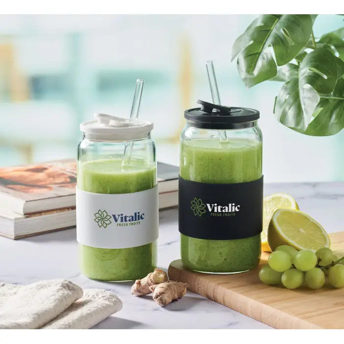 Două borcane clare pentru smoothie de 550 ml din borosilicat cu capac alb și negru și paiuri personalizate