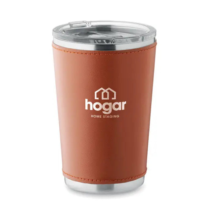 Pahar cu perete dublu 350 ml cu manșon din piele maro tan și logo alb hogar home staging pe termos din oțel inoxidabil