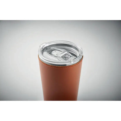Pahar cu perete dublu 350 ml cu manșon maro din piele, capac transparent și ramă metalică argintie