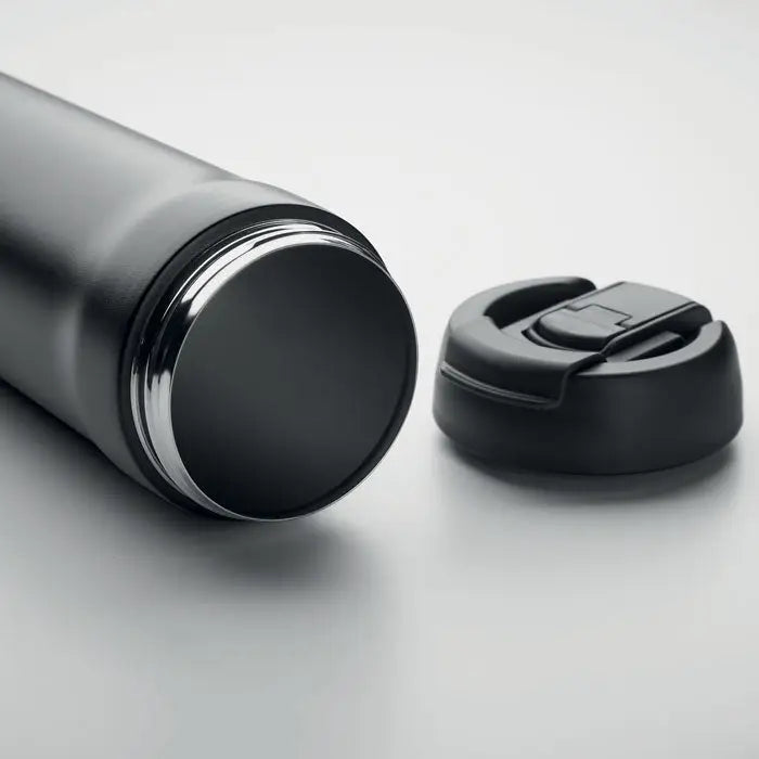 Pahar cu perete dublu 700 ml negru mat cu margine metalica lucioasa si izolare termica eficienta
