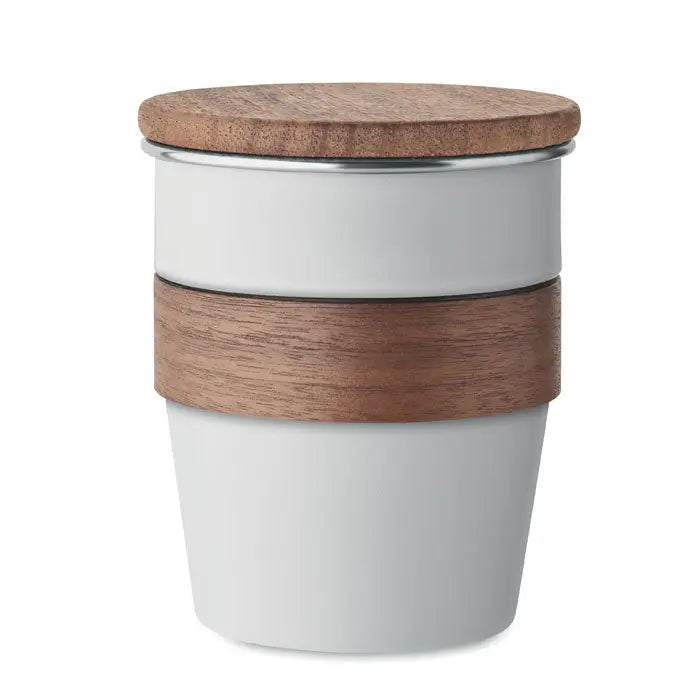 Pahar cu un singur perete 350 ml alb ceramic cu capac din lemn natural si banda lemn cu margine metalica argintie