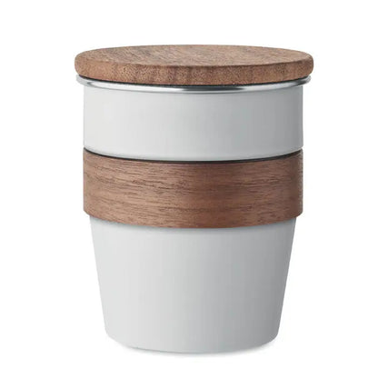 Pahar cu un singur perete 350 ml alb ceramic cu capac din lemn natural si banda lemn cu margine metalica argintie