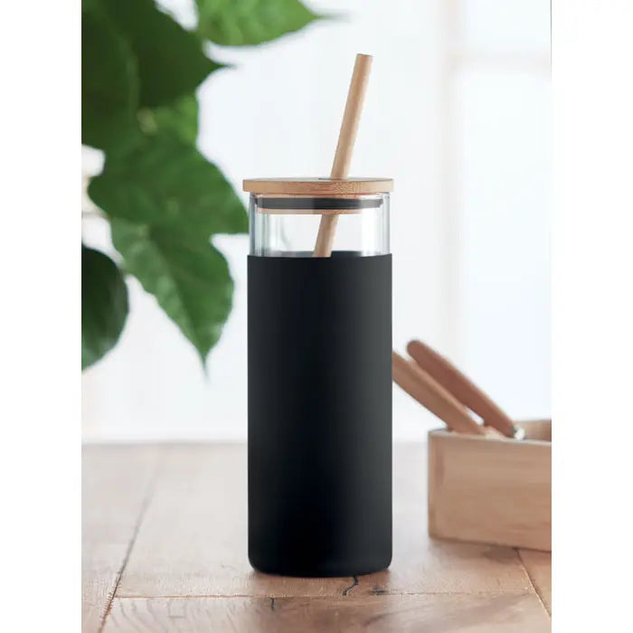 Pahar de sticla de 450ml negru cu capac din bambus si pai, imbracat in maneca de silicon mata neagra