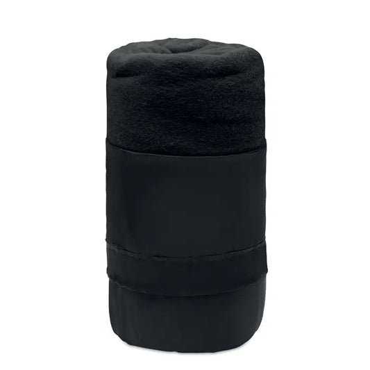 Pătură de călătorie din lână rpet neagră rulată și prinsă cu benzi din material textil negru