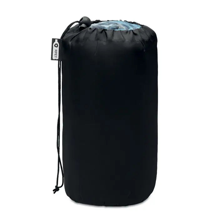 Sac de compresie negru cu snur din lana pentru patura de calatorie rpet cu eticheta alba rpe1