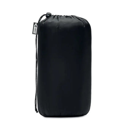 Sac de dormit negru cu snur din lana rpet cu eticheta rei pentru utilizare ca patura de calatorie