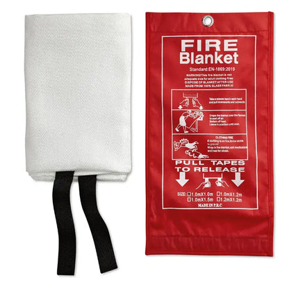 Patura de foc rosie cu text alb si diagrame, pliata intr-o husa compacta de 100x95 cm
