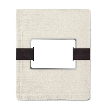 Patura de lana beige cu textura, panou alb central si benzi elastice negre, 240 gr/m2
