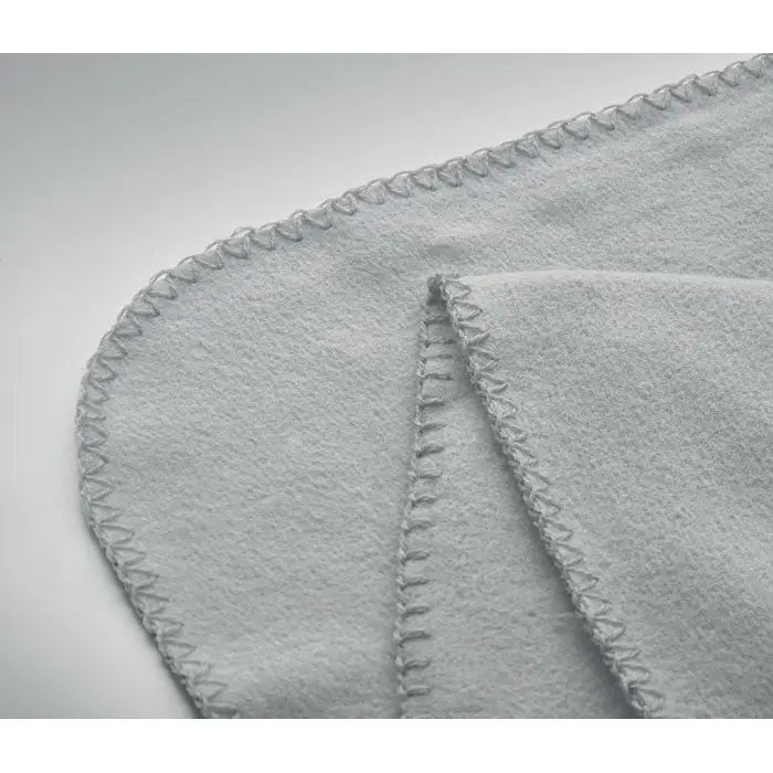 Patura din lana rpet 130 gr m² gri deschis din microfibra cu margine cusuta pentru curatare delicata