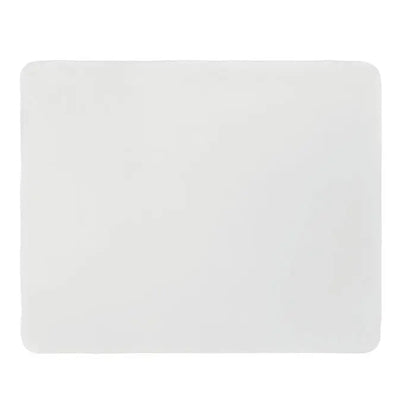 Mousepad dreptunghiular alb cu colțuri rotunjite și suprafață netedă ușor lucioasă pentru birou