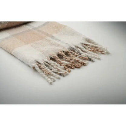 Eșarfă patura mohair carouri crem și bej cu finisaj tricotat texturat și marginile franjurate asortate