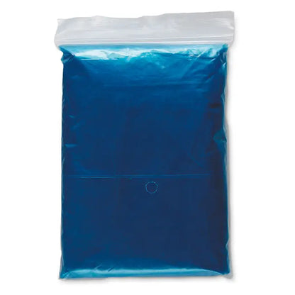 Pelerina de ploaie pliabila intr-un polibag transparent cu lichid albastru vibrant sigilat in partea de sus