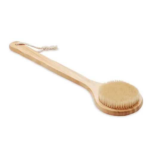 Perie de baie din bambus cu peri moi bej deschis si snur pentru agatat din lemn natural