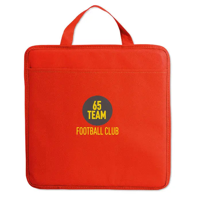 Punga de panza rosie perna netesuta pentru stadion cu maner si imprimeu galben 65 team football club pe fundal inchis