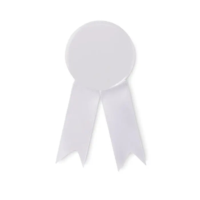 Pin insigna in stil panglica cu panglica alba de satin, centru circular si doua cozi fluide