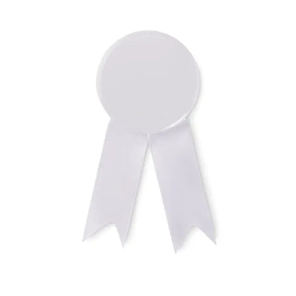 Pin insigna in stil panglica cu panglica alba de satin, centru circular si doua cozi fluide