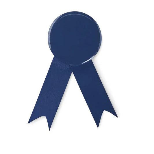 Pin insigna in stil panglica albastru navy cu varfuri texturate si top circular lucios