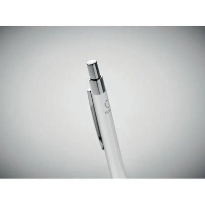 Pix din aluminiu reciclat cu design minimalist, corp argintiu metalic si branding subtil pe balon