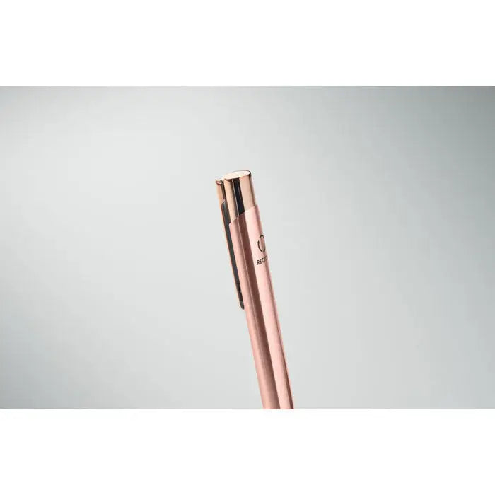 Pix din aluminiu reciclat tip pix cu bila metalic rose gold cu design minimalist si branding subtil pe corp