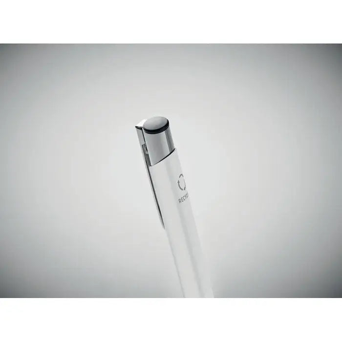 Pix din aluminiu reciclat alb cu clips si capac argintiu metalic si logo gravat la partea superioara
