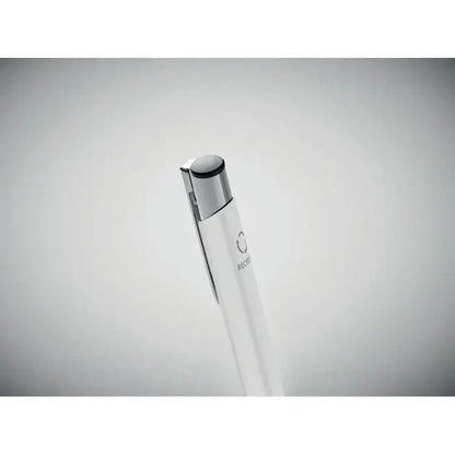 Pix din aluminiu reciclat alb cu clips si capac argintiu metalic si logo gravat la partea superioara