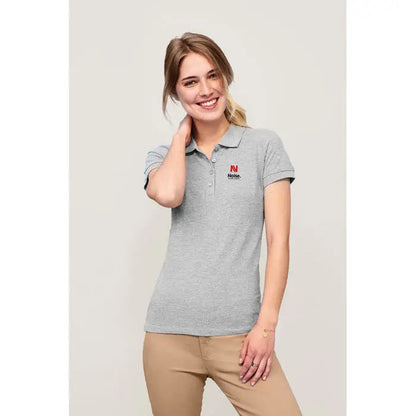 Tricou polo dama gri melanj cu logo noise rosu si negru pe piept model polo polo 210 de dama people