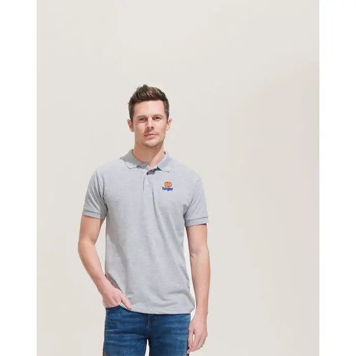 Polo barbati prime din policoton gri cu logo mic brodat pe piept pentru tinute casual elegante