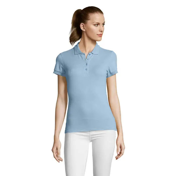 Tricou polo damă passion 170 albastru deschis cu mâneci scurte, guler clasic și nasturi pe fenta